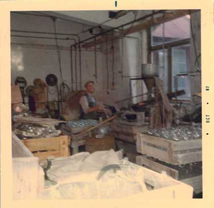 1967: interior new cutting shop